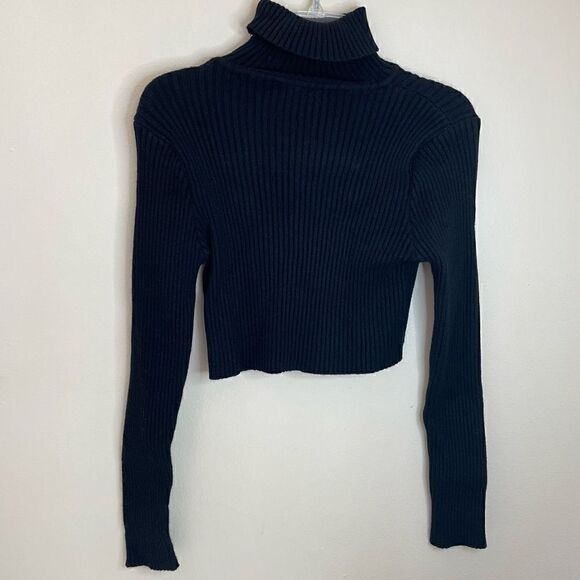FashionNova| Turtleneck| thick good quality fabric| Has stretch - Picture 6 of 11